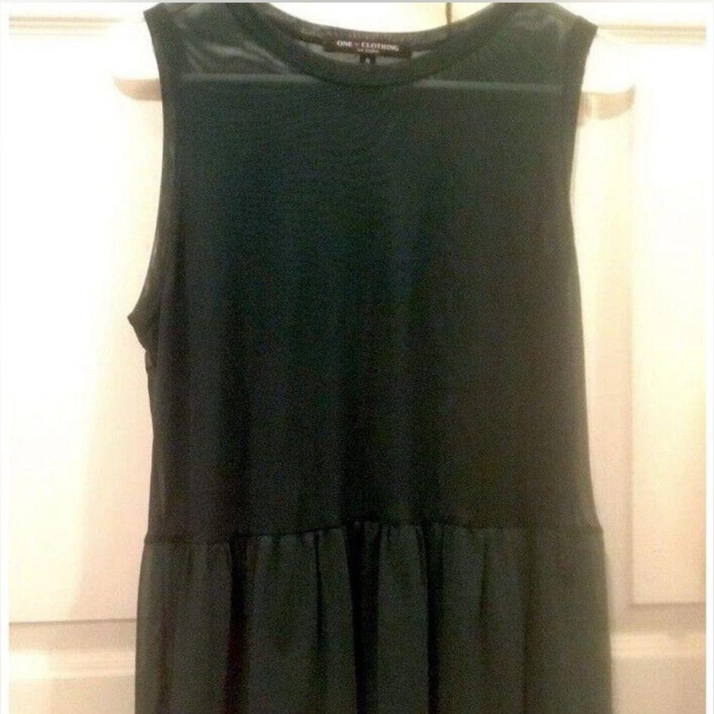 💕3/$20💕 Green Sleeveless Sheer Shirt top. One Clothing Los Angeles. Size Small.